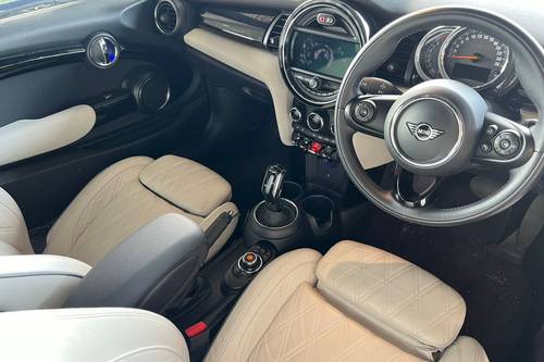 2019 MINI Convertible Cooper S Convertible Terpakai