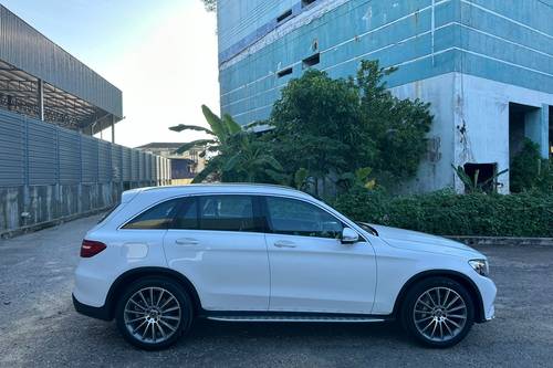 2017 Mercedes Benz GLC-Class 250 4Matic AMG Line Terpakai