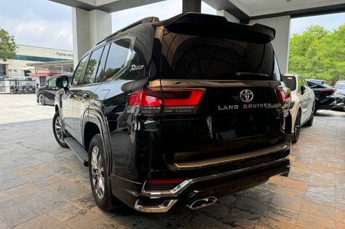 Second hand 2023 Toyota Land Cruiser ZX 