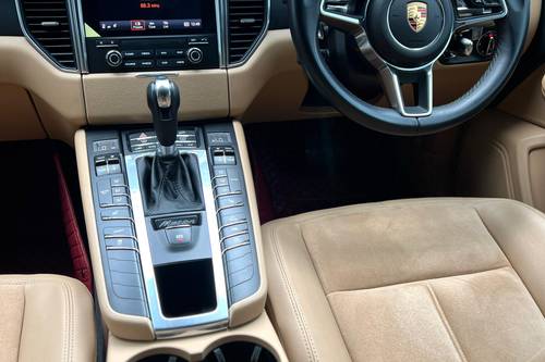 2018 Porsche Macan Standard Terpakai