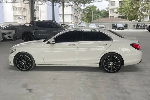 Old 2019 Mercedes Benz C-Class Saloon C200 Avantgarde Line