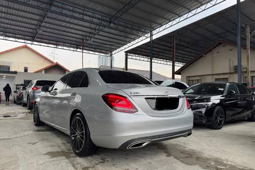 Old 2019 Mercedes Benz C-Class Saloon C200 Avantgarde Line