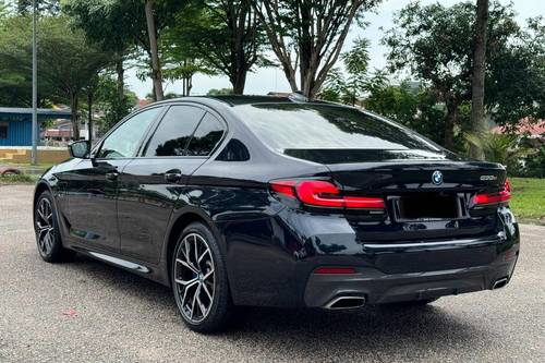 Terpakai 2021 BMW 5 Series Sedan 530e M Sport untuk Dijual