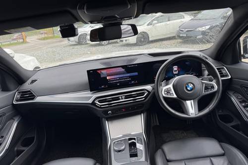 2023 BMW 3 Series Sedan 320i M Sport Terpakai