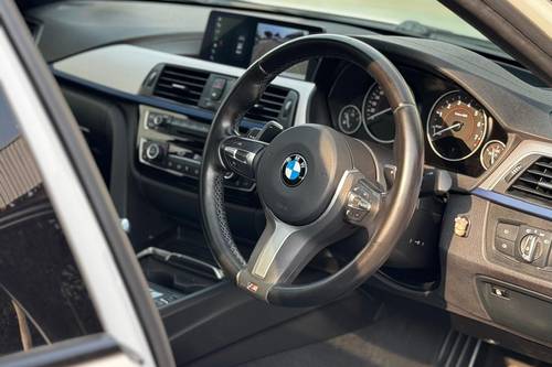 2019 BMW 3 Series Sedan 330e M Sport Terpakai