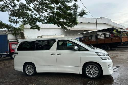 Old 2012 Toyota Vellfire 2.4Z