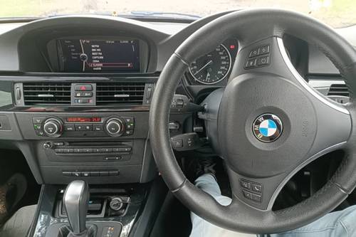 2012 BMW 3 Series Sedan 320i Terpakai