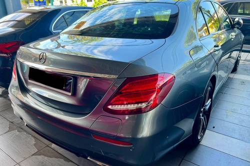 Terpakai 2017 Mercedes Benz E-Class Saloon E 350 e AMG Line untuk Dijual