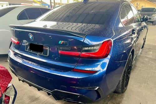 Old 2020 BMW 3 Series Sedan 320i