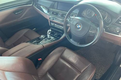 2011 BMW 5 Series Sedan 520d Terpakai