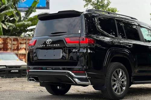 2023 Toyota Land Cruiser ZX  lama