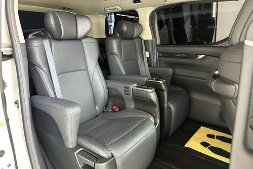 2019 Toyota Alphard 2.5 SC Terpakai