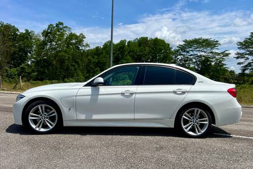 Old 2017 BMW 3 Series Sedan 330 e Sport