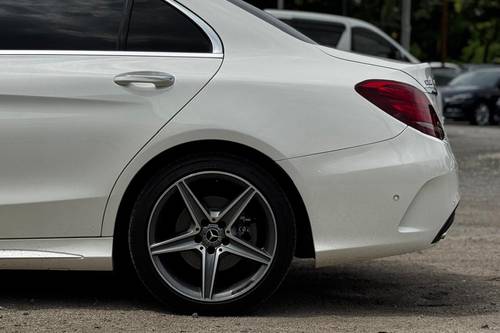 2018 Mercedes Benz C-Class Saloon C 180 Avantgarde Line Terpakai