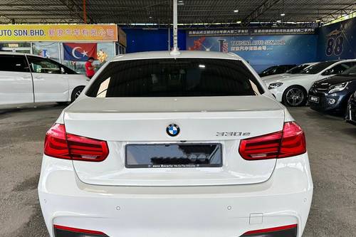 2019 BMW 3 Series Sedan 330e M Sport  lama