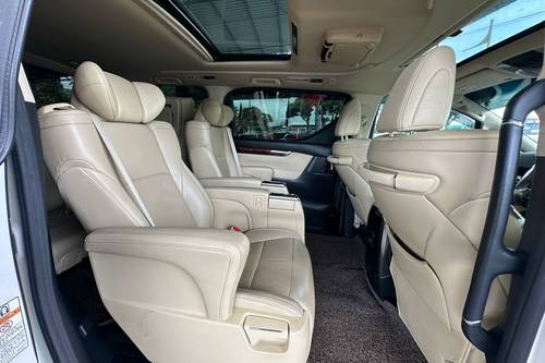 2017 Toyota Alphard 3.5 Executive Lounge Terpakai