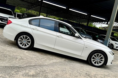 2015 BMW 3 Series Sedan 320i M Sport Terpakai