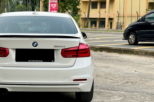 2015 BMW 3 Series Sedan 320i M Sport Terpakai