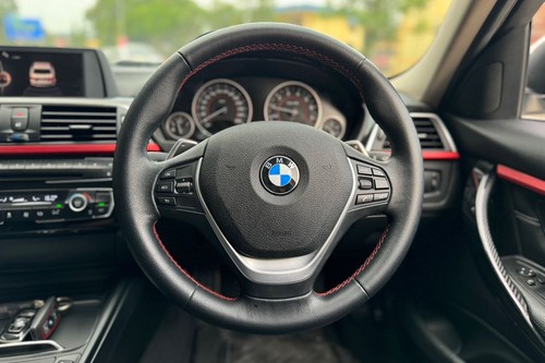 2015 BMW 3 Series Sedan 320i M Sport Terpakai