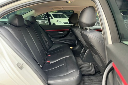 2015 BMW 3 Series Sedan 320i M Sport Terpakai