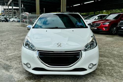 Second hand 2013 Peugeot 208 1.6AT 5 DOOR 