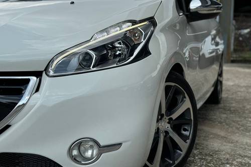 Old 2013 Peugeot 208 1.6AT 5 DOOR