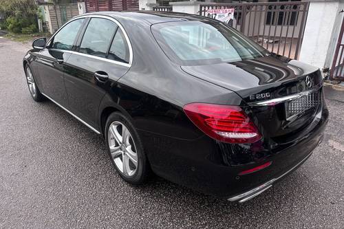 Old 2017 Mercedes Benz E-Class Saloon E200 2.0