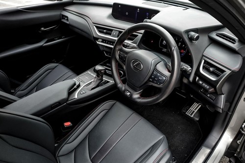 2021 Lexus UX 200 F Sport Terpakai