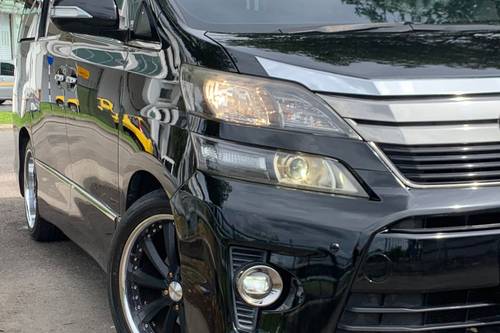 Old 2013 Toyota Vellfire 2.5L