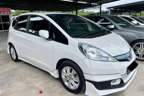 Second hand 2013 Honda Jazz 1.3 Hybrid 