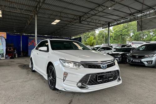 Second hand 2015 Toyota Camry 2.5 Hybrid 