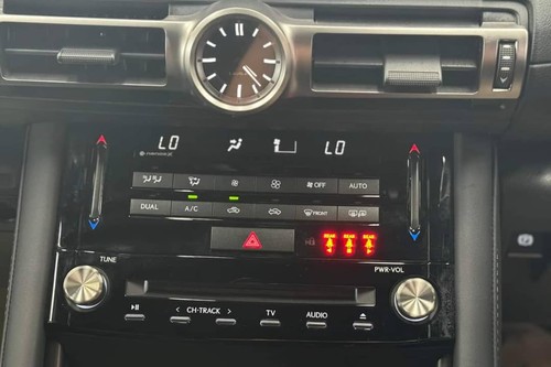 2020 Lexus IS 200t F Sports Terpakai