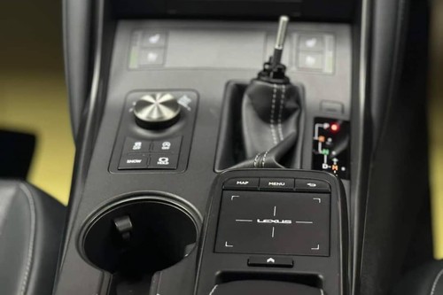 2020 Lexus IS 200t F Sports Terpakai