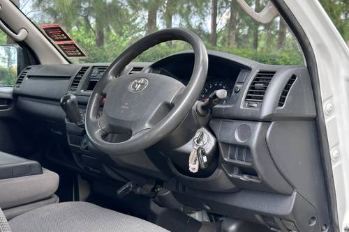 2017 Toyota Hiace Panel Van 2.5 Turbo Diesel  lama