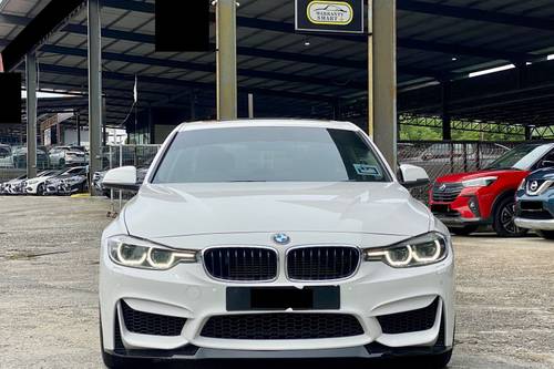 2016 BMW 3 Series Sedan 330 e Sport  lama