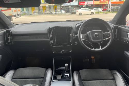 Used 2019 Volvo XC40 T5