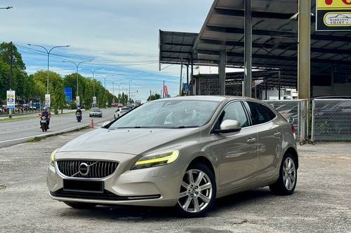 Used 2017 Volvo V40 T5