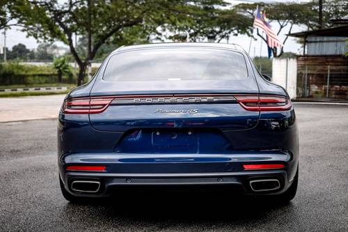 Second hand 2018 Porsche Panamera 4 