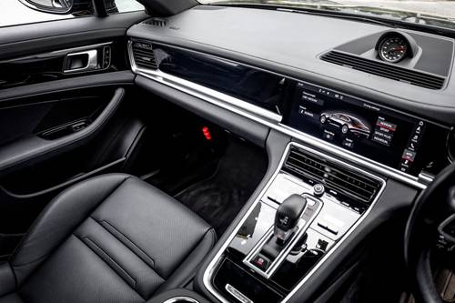 2018 Porsche Panamera 4 Terpakai