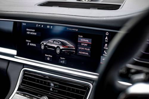 2018 Porsche Panamera 4 Terpakai