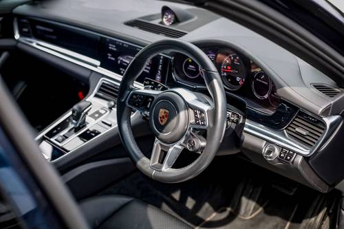 2018 Porsche Panamera 4 Terpakai