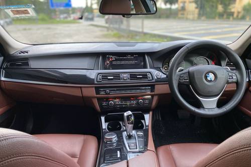 2015 BMW 5 Series Sedan 520i Terpakai