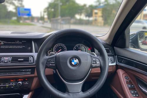 2015 BMW 5 Series Sedan 520i Terpakai