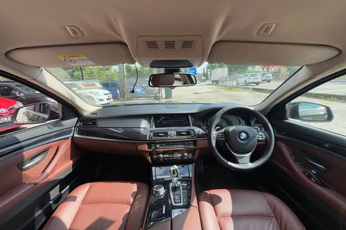 2015 BMW 5 Series Sedan 520i Terpakai