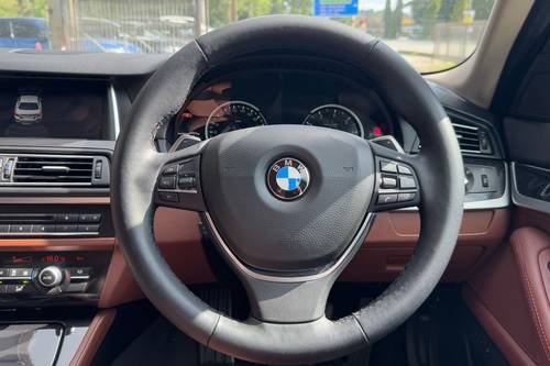 2015 BMW 5 Series Sedan 520i Terpakai