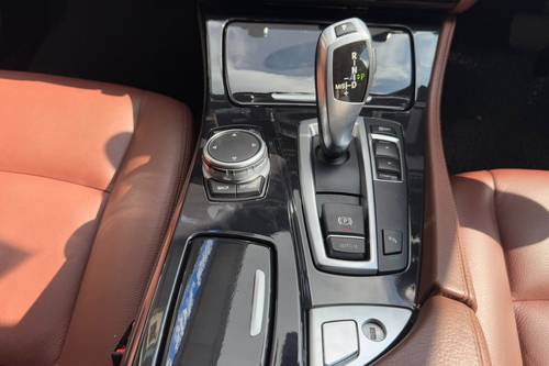 2015 BMW 5 Series Sedan 520i Terpakai