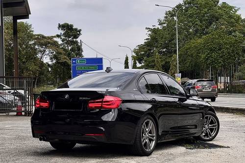 Second hand 2018 BMW 3 Series Sedan 330e M Sport 