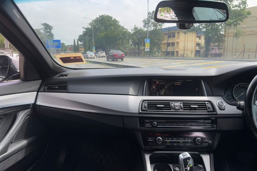 2016 BMW 5 Series Sedan 520i Terpakai