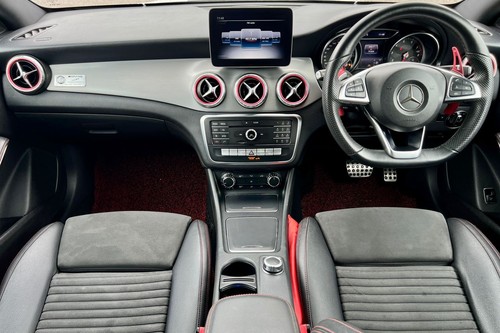 2018 Mercedes Benz CLA-Class Coupe 200 AMG Line Terpakai