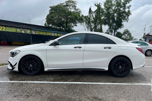 2018 Mercedes Benz CLA-Class Coupe 200 AMG Line Terpakai